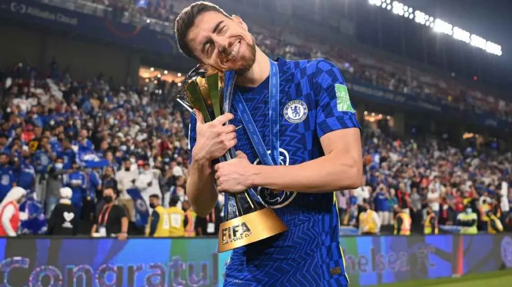 Jorginho comemora a conquista do Mundial de Clubes pelo Chelsea Michael Regan/FIFA via Getty Images
