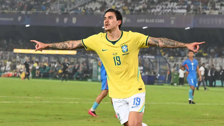 Pedro ganha elogios na seleção, mas retorna ao Flamengo com ambiente de insatisfação