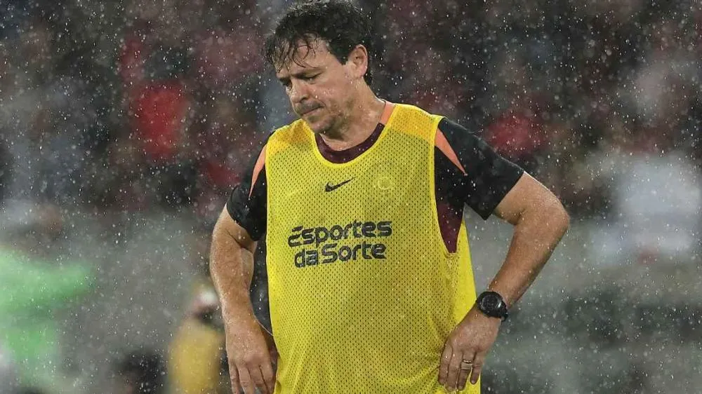 Fernando Diniz durante jogo entre Corinthians e Flamengo, pelo Brasileirão Wagner Meier/Getty Images
