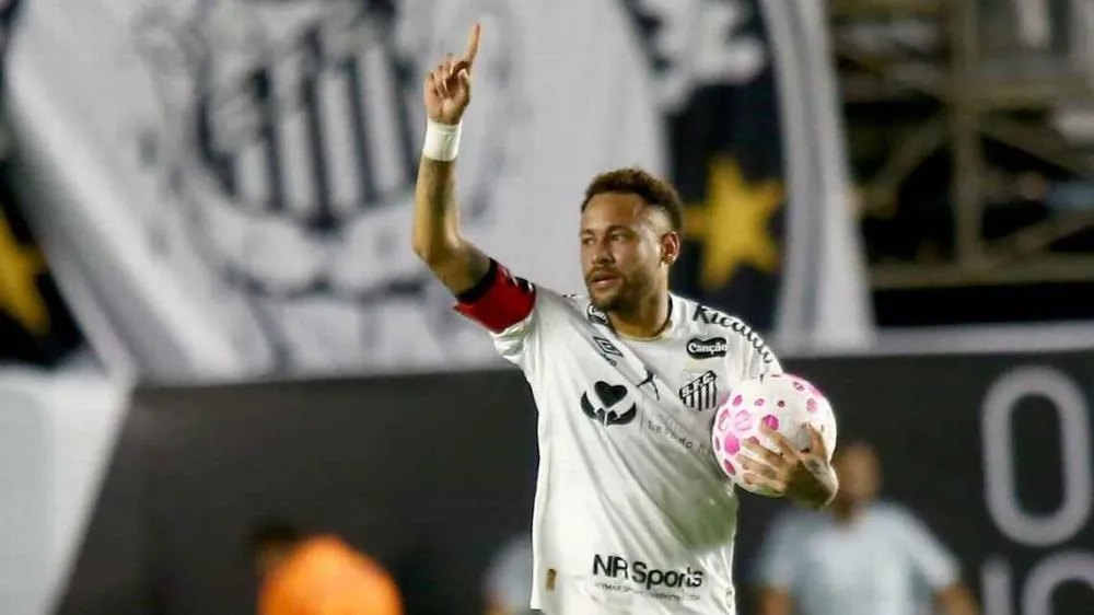 Neymar faz dois de pênalti, Santos arranca empate e impede Flamengo de abrir gordura no Brasileirão