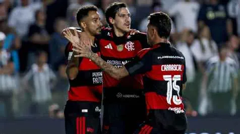 Flamengo tem o dobro de chances de ser campeão brasileiro em relação ao Palmeiras mesmo após diferença cair para um ponto