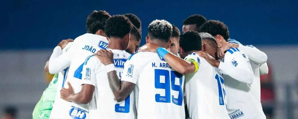 Jogadores do Cruzeiro são alvo de protesto 'cara a cara' de torcedores, e clube se manifesta