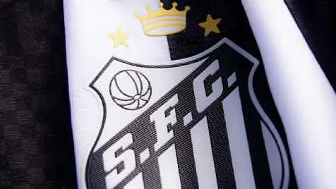 Santos diz que ex-base que quer R$ 104 milhões mente e detona: 'Leviano e fantasioso'