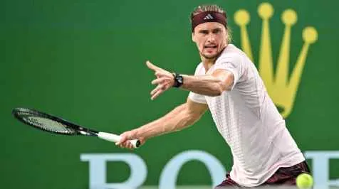 Zverev vence Bublik em batalha insana em primeiro jogo após garantir o fim do ano como nº 1 do mundo