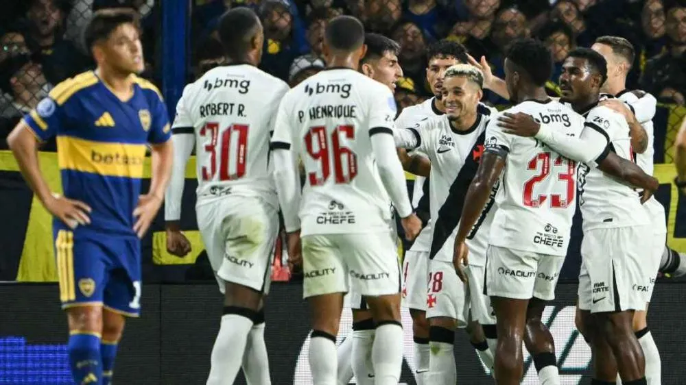 Jogadores do Vasco comemoram gol de Adson contra o Boca Juniors Getty Images
