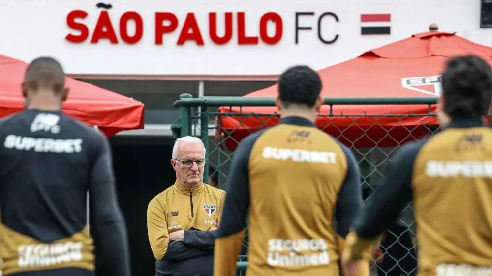 Como estão gramados do CT do São Paulo após reclamações públicas de Dorival