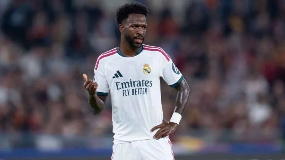 Vini Jr durante Roma x Real Madrid pela Champions League Giuseppe Maffia/NurPhoto via Getty Images