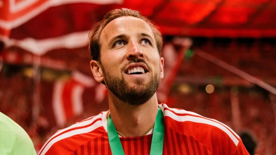 Harry Kane com a medalha de campeão da Copa da Alemanha, título conquistado com o Bayern de Munique na temporada 2025/26 Getty Images
