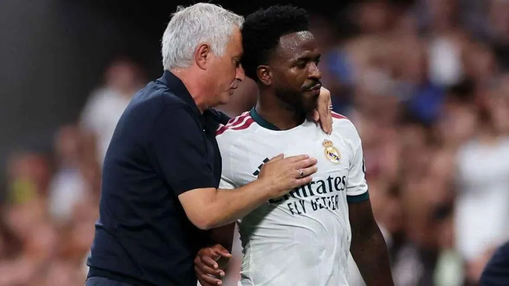 Mourinho 'blinda' Vini Jr em meio a críticas no Real Madrid e surpreende: 'Se fosse eu, provavelmente não estaria aqui'
