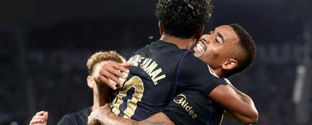 Gol de Jesus, pintura de Yamal, expulsão, golaço anulado e até retorno de Raphinha: Barcelona atropela Bétis em 'jogo caótico' em LALIGA