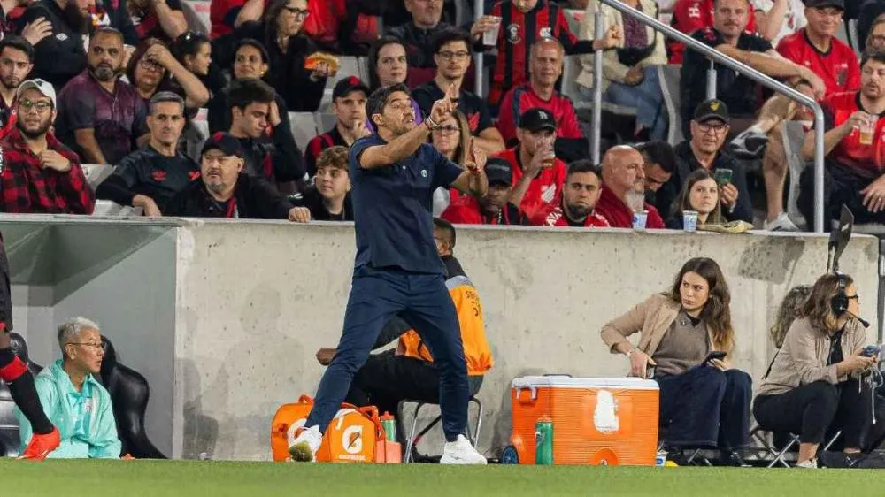 Abel Ferreira durante jogo do Palmeiras contra o Athletico-PR na Arena da Baixada Paulo De Tarso/AGIF