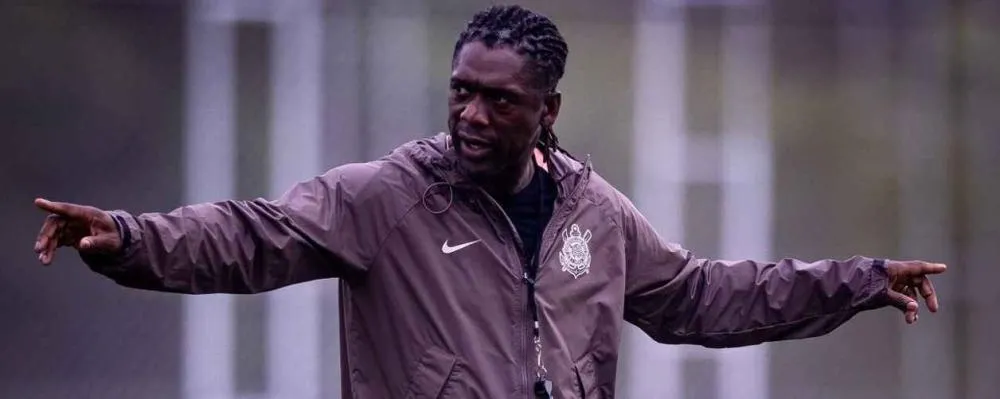 Por que Seedorf ainda não foi registrado pelo Corinthians e o que falta para técnico ser regularizado