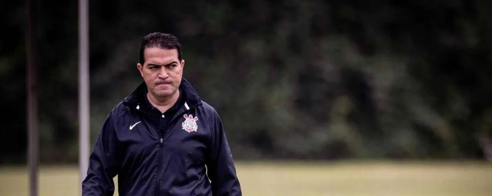 Saída de Paz no Corinthians teve reunião às pressas, surpresa no elenco e divisão interna sobre demissão; veja bastidores
