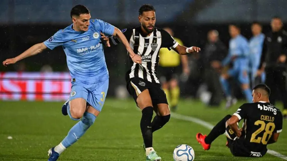 Atlético-MG leva susto no fim e perde para o Montevideo City Torque, mas vai à final da Sul-Americana contra o Boca Juniors