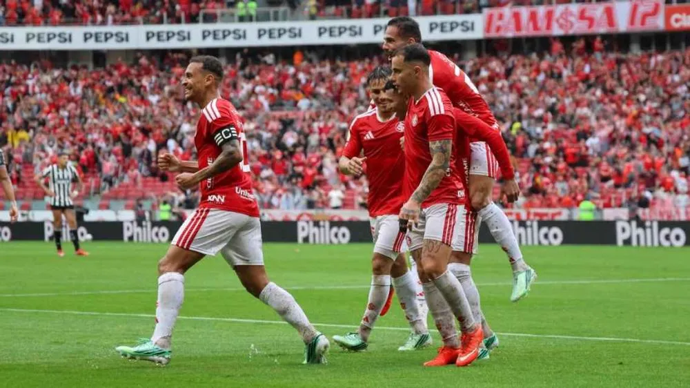Jogadores do Internacional comemoram um dos gols sobre o Botafogo Ricardo Duarte / Internacional
