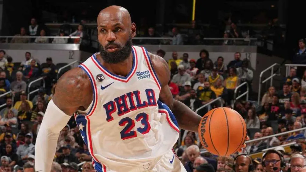 LeBron James tem noite de garçom, e 76ers viram sobre os Pacers fora de casa
