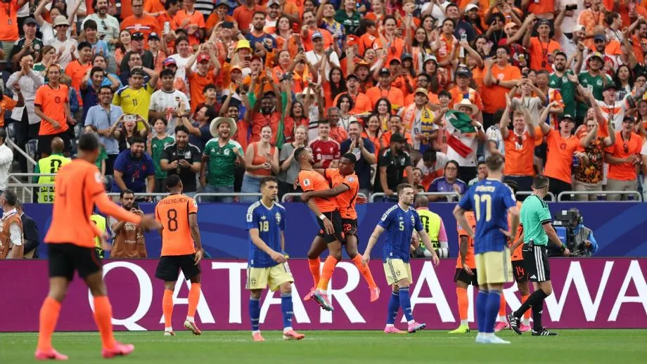 Cody Gakpo comemora gol da Holanda contra a Suécia na Copa do Mundo olly Darlington/Getty Images