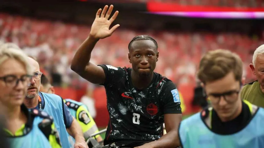 Ismael Koné, do Canadá, sai lesionado em confronto contra o Qatar na Copa do Mundo de 2026 Getty Images