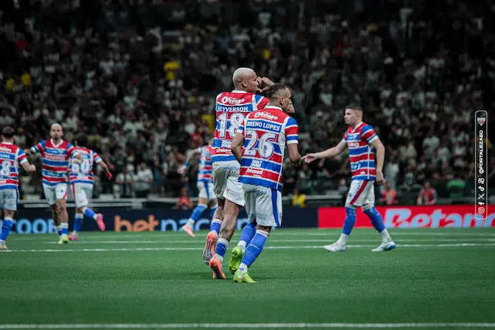Com hat-trick de Deyverson, Fortaleza busca empate no fim e ‘estraga’ festa do Atlético-MG para Hulk