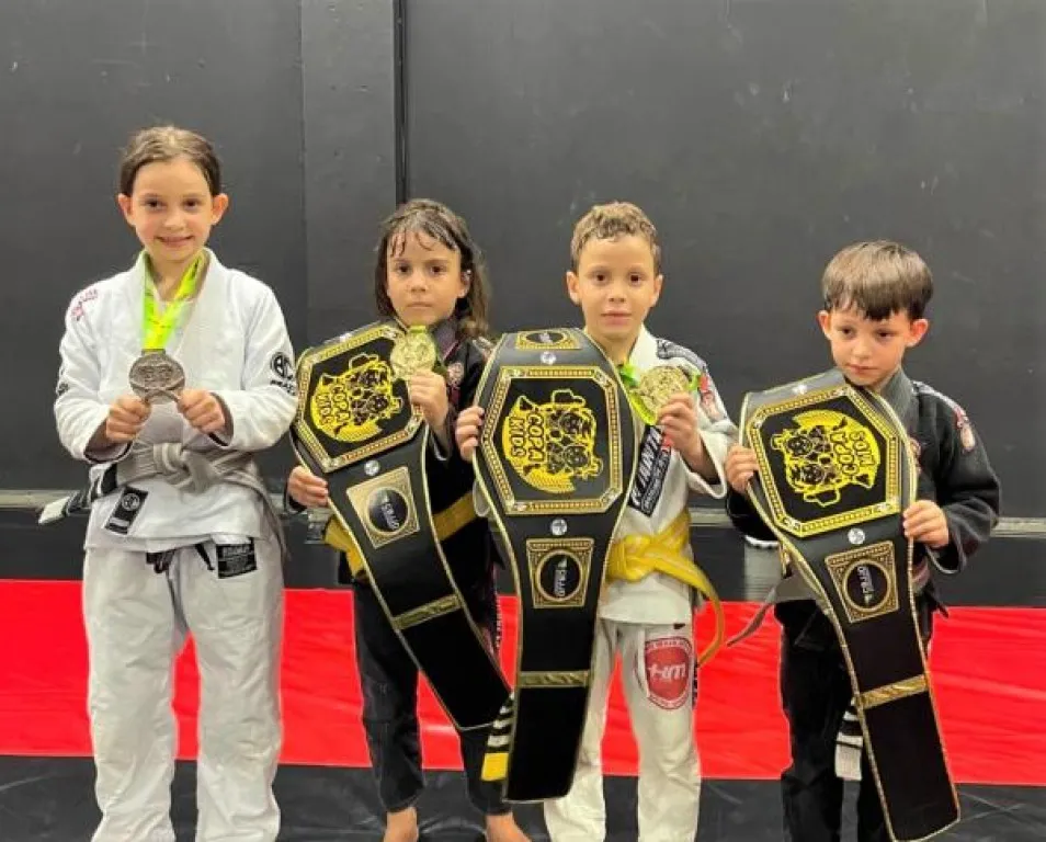 Atletas de Sorriso conquistam três cinturões e prata em competição estadual de jiu-jitsu