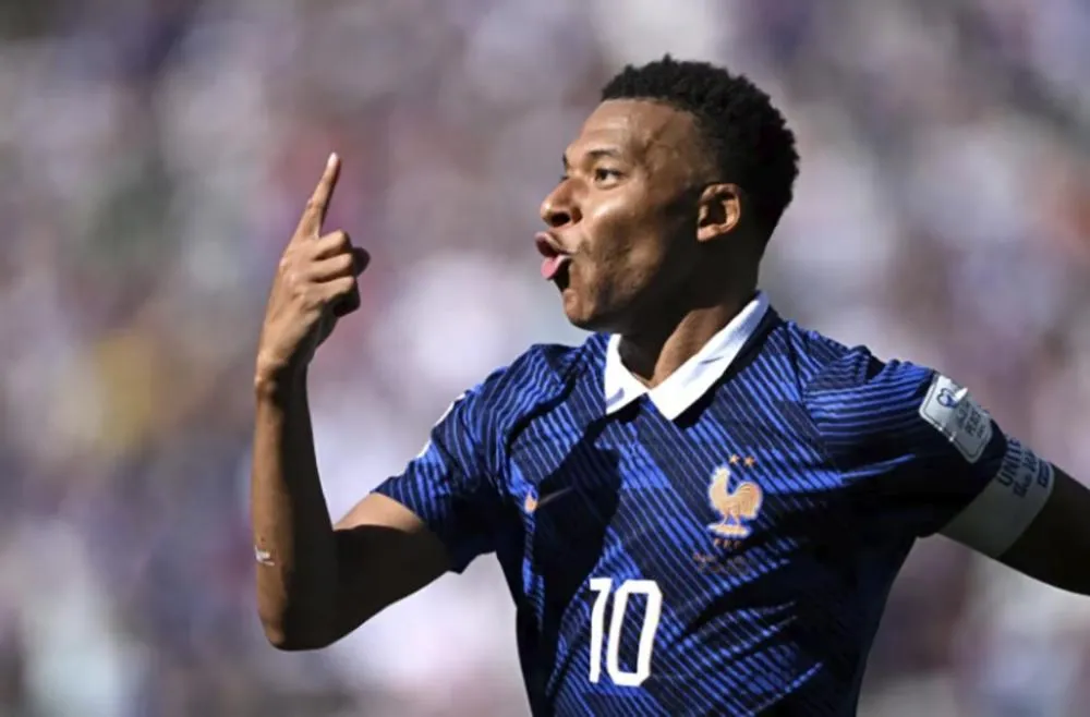 França supera paralisação de duas horas e vence Iraque pela Copa do Mundo