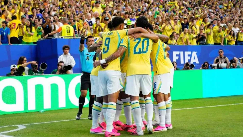  Brasil emplaca 12ª classificação seguida como líder de seu grupo na Copa do Mundo