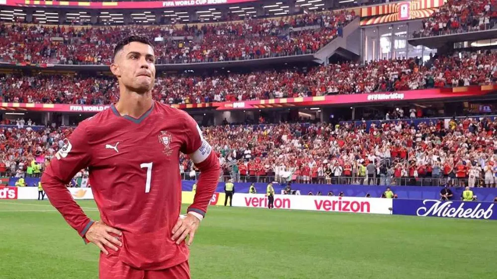 Ronaldo põe taça da Euro no nível da Copa do Mundo e diz: 'Antes de Cristiano, Portugal não tinha títulos'