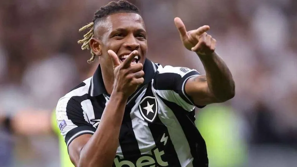 Palmeiras já fez oferta por Danilo e tem 'teto' definido; veja distância para valor que Botafogo quer