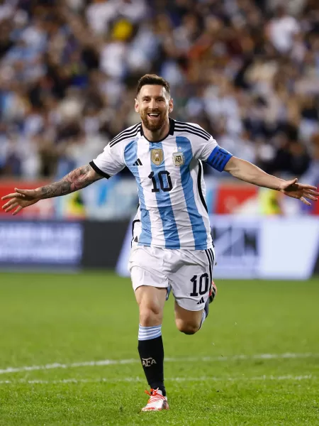 Campeão com a Espanha em 2010 diz que ver Messi conquistar segunda Copa do Mundo seria 'história incrível'