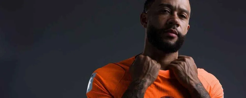 Corinthians vê renovação com Memphis Depay perto de ser fechada, mas rejeita novo contrato de três anos