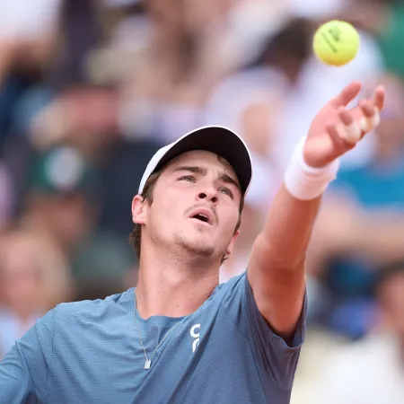 Fonseca supera drama, bate francês e enfrentará Berrettini em Monte Carlo