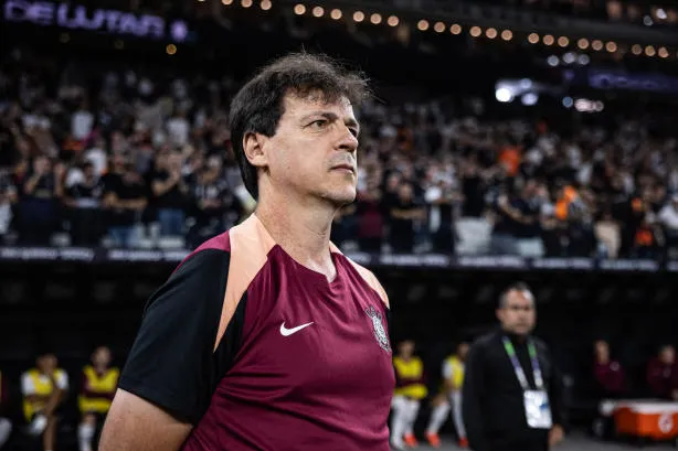 Fernando Diniz comenta problemas extracampo do Corinthians após eliminação em Itaquera