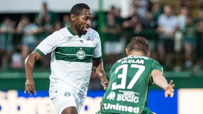 Em crise no Couto, Coritiba recebe a virtual rebaixada Chapecoense