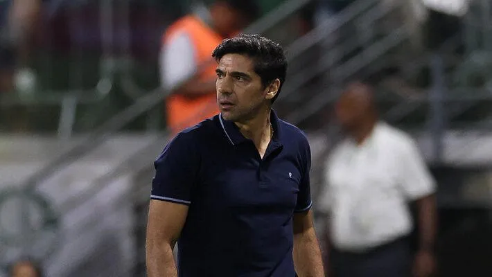 Palmeiras oscila em momento decisivo da temporada e torcida perde a paciência com Abel