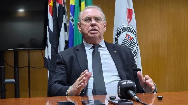 Presidente do Corinthians minimiza pressão após saída de Memphis e diz fazer o melhor pelo clube