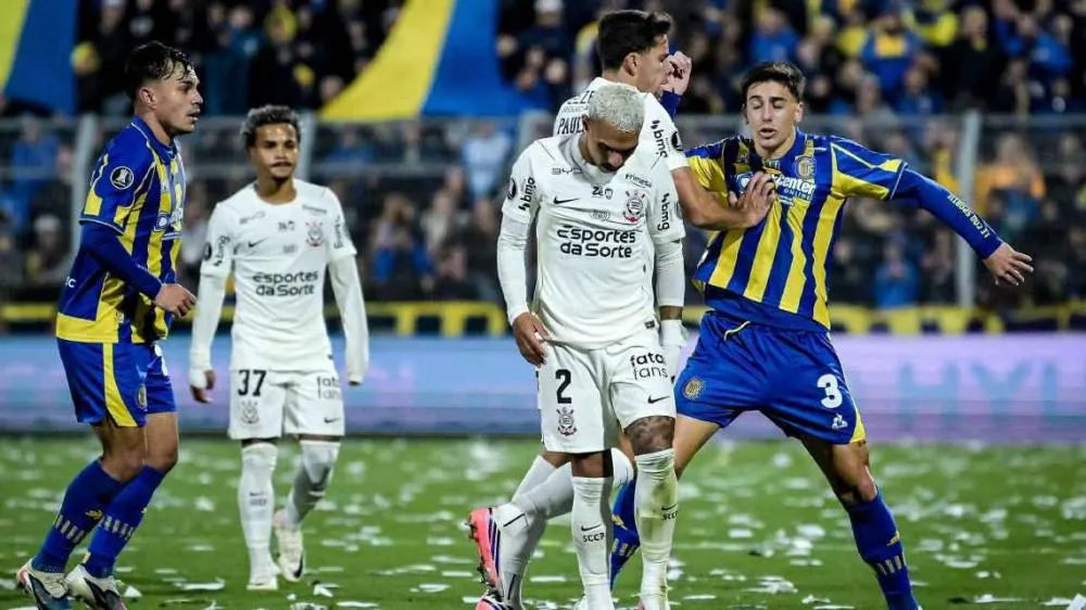 Rosario Central se pronuncia após acusação de racismo a Hugo Souza e cita provocações da torcida do Corinthians: 'Mostraram uma camisa da Espanha'