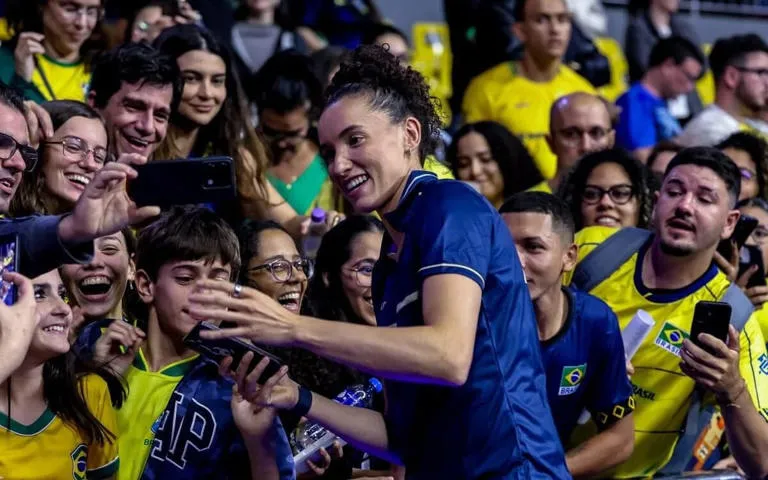 Gabi Guimarães se posiciona sobre banimento de Tifanny