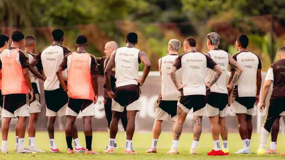 Quem são os 15 ou 16 titulares de Jardim no Flamengo que fazem técnico tranquilizar em meio a maratona: 'Temos soluções'