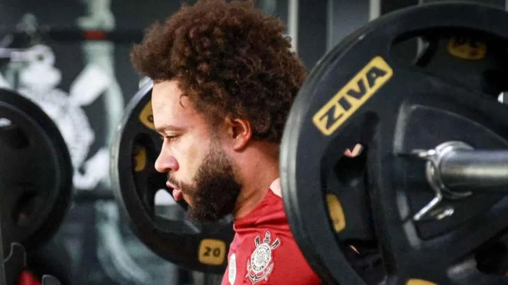 Memphis Depay durante treino do Corinthians, em 26 de agosto de 2026 Rodrigo Gazzanel/Agência Corinthians