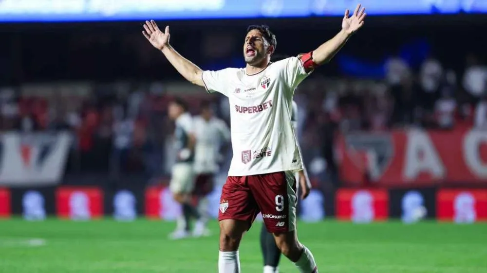 Calleri em jogo do Brasileirão (Photo by Alexandre Schneider/Getty Images)