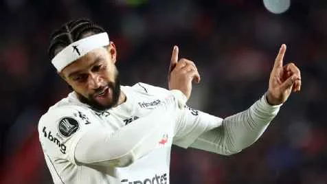 Corinthians emite nota de esclarecimento após denúncia do Estudiantes contra Memphis Depay; veja resposta