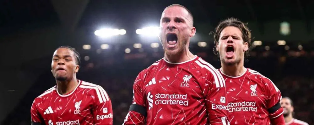 Liverpool vence, despacha Tottenham da Copa da Liga Inglesa e aumenta crise no rival