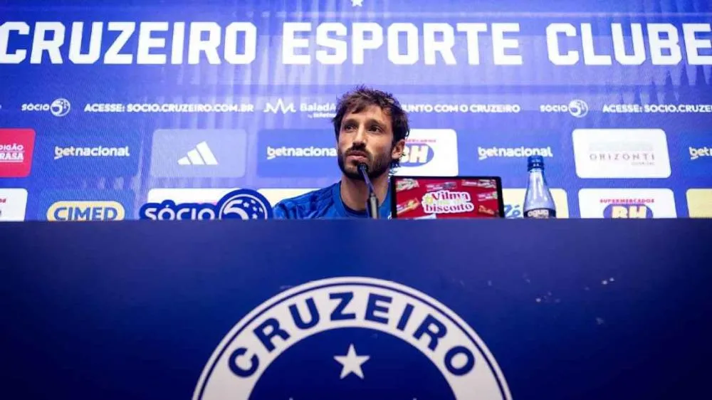 Viña agradece Flamengo e reclama de tratamento em ex-time na chegada ao Cruzeiro: 'É um grande clube, mas...'