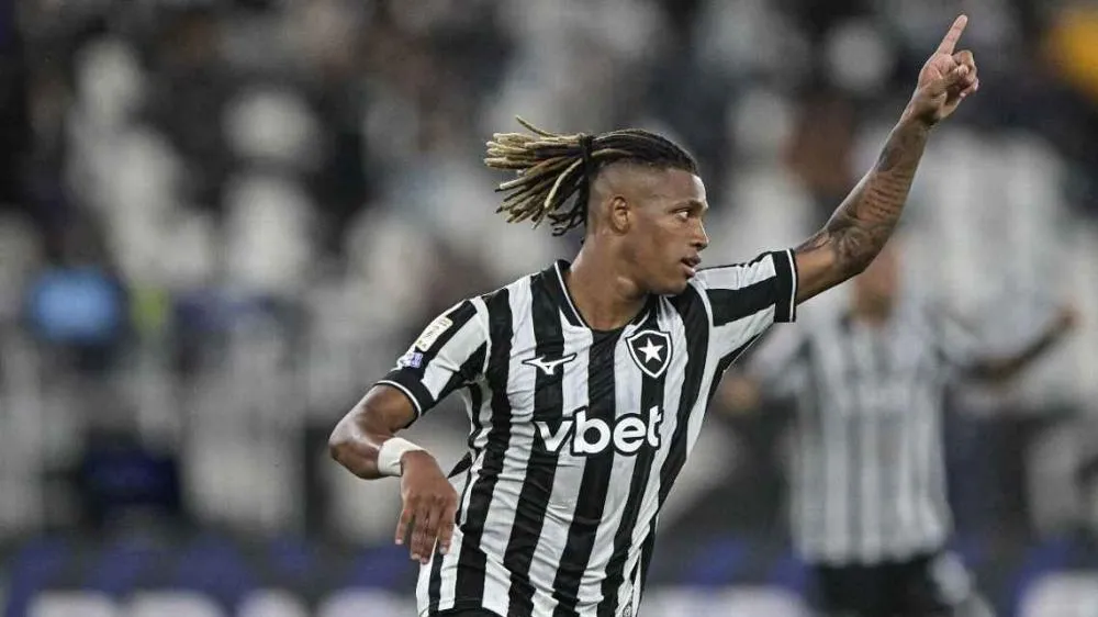 Sob olhares de Tite, Botafogo vence Grêmio em noite artilheira de Danilo e estraga volta de Renato Gaúcho