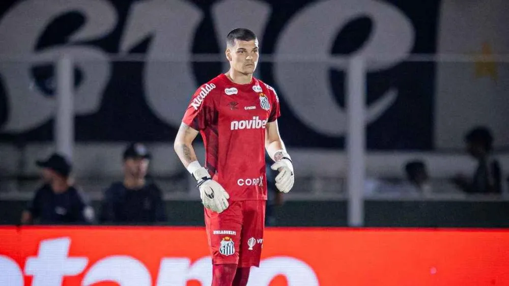 Gabriel Brazão em campo durante a partida entre Mirassol x Santos, pelo Campeonato Brasileiro Raul Baretta/ Santos FC.