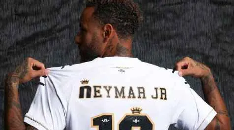 Santos fecha com Adidas e terá nova fornecedora de material esportivo a partir de 2028