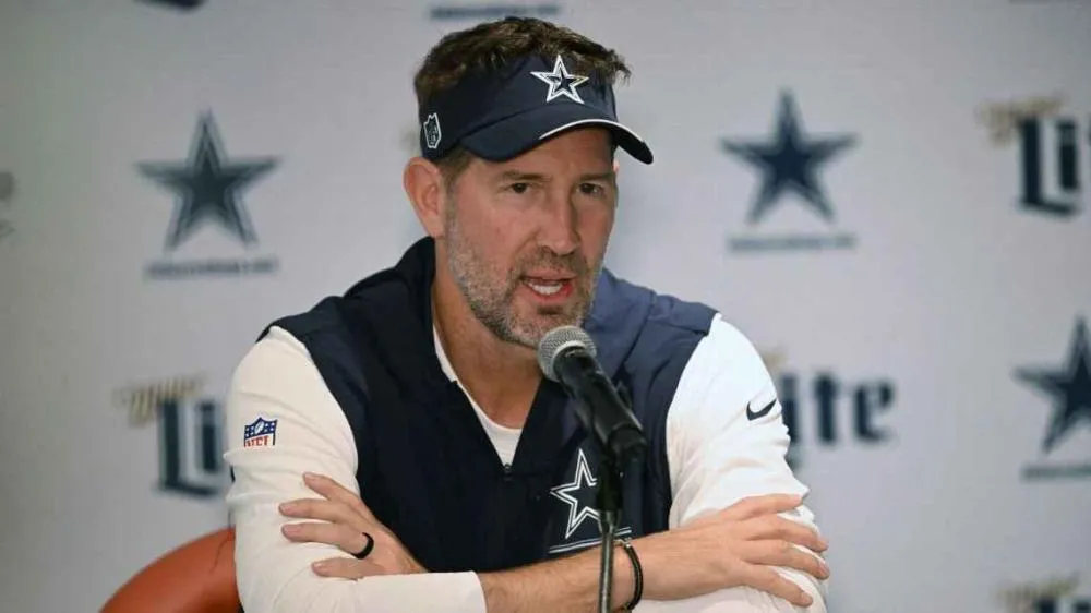 Técnico dos Cowboys compara time com Flamengo e é sincero sobre pressão na NFL: 'O mundo todo assiste ao que fazemos'