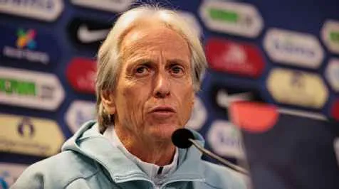 Jorge Jesus reage a limite de estrangeiros no Brasil, aponta 'problema' e diz 'segredo do crescimento do brasileiro'
