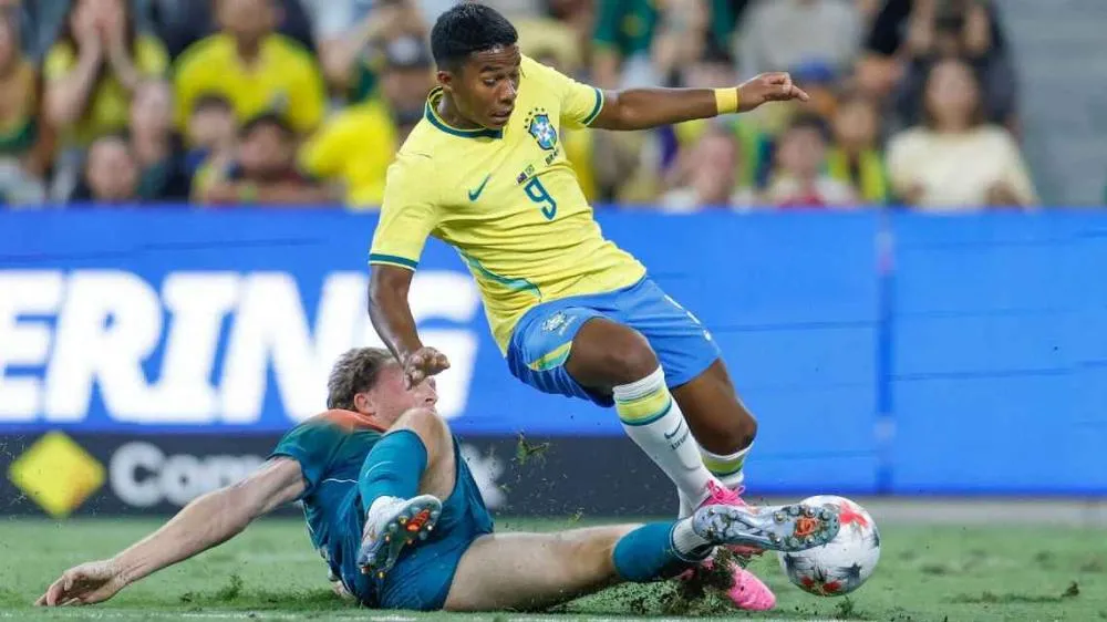 Endrick, sobre 'pressão' enfrentada por jogadores de futebol: 'Difícil mesmo é acordar 5h da manhã e trabalhar de segunda a domingo'