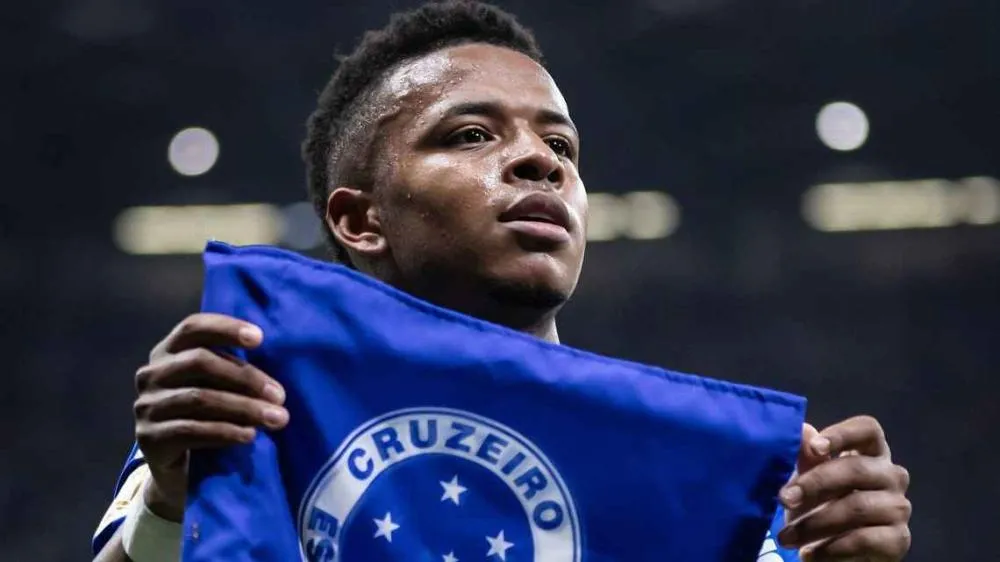 Cruzeiro espera ofertas por Otávio e Arroyo, define preço mínimo por goleiro e tenta 'se proteger' com atacante